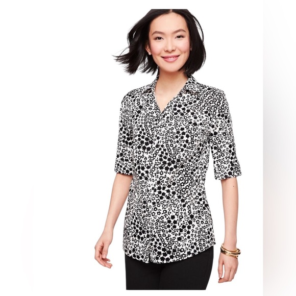 Talbots Non-Iron Black White Floral Short Sleeve Cotton Blend Blouse Size 6 - Picture 1 of 7